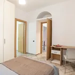 Guesthost - Cosy 200m From Como-borghi Station Lägenhet Como