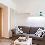 Guesthost - Cosy 200m From Como-borghi Station Como