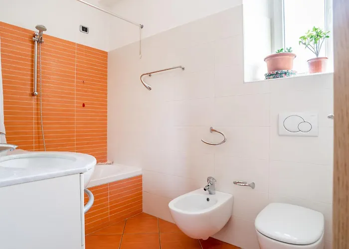 Guesthost - Cosy 200m From Como-borghi Station