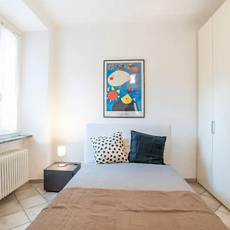 Guesthost - Cosy 200m From Como-borghi Station Apartment *