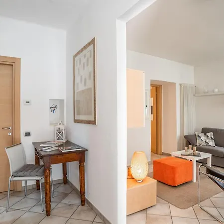 Guesthost - Cosy 200m From Como-borghi Station Como