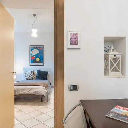 Guesthost - Cosy 200m From Como-borghi Station Lägenhet *