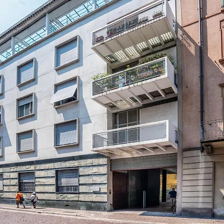 Lägenhet Guesthost - Cosy 200m From Como-borghi Station Como