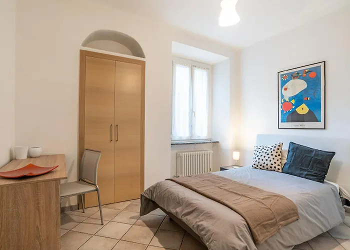 Guesthost - Cosy 200m From Como-borghi Station Apartment *