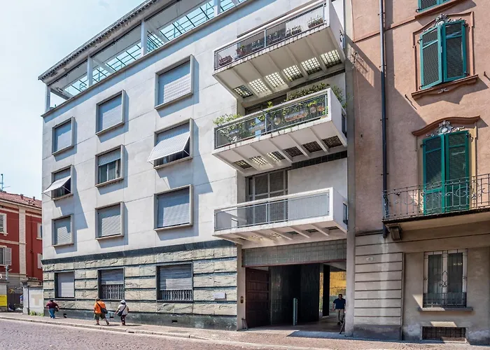 Apartment Guesthost - Cosy 200m From Como-borghi Station Como