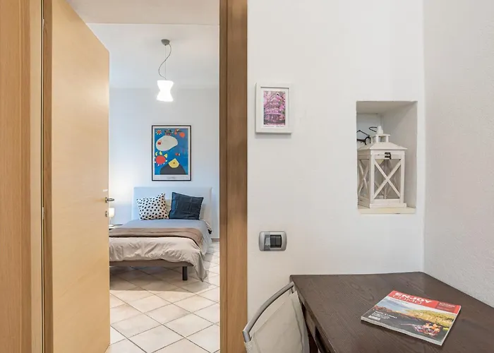 Guesthost - Cosy 200m From Como-borghi Station Apartmán *
