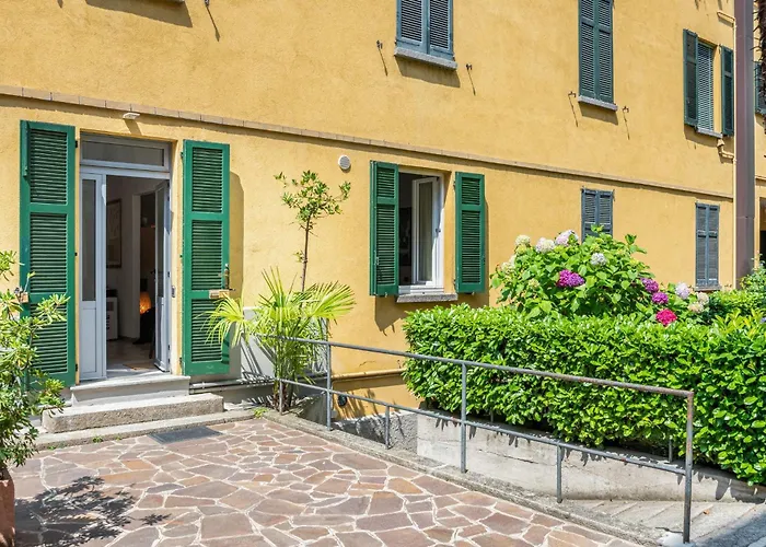 Guesthost - Cosy 200m From Como-borghi Station Apartmán Como